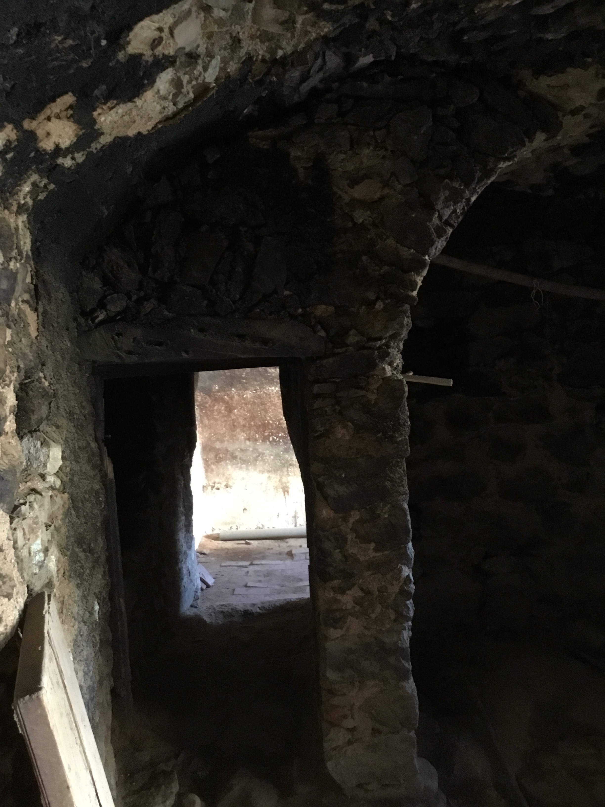 PASSAGE ENTRE LES VOUTES AVANT RENOVATION