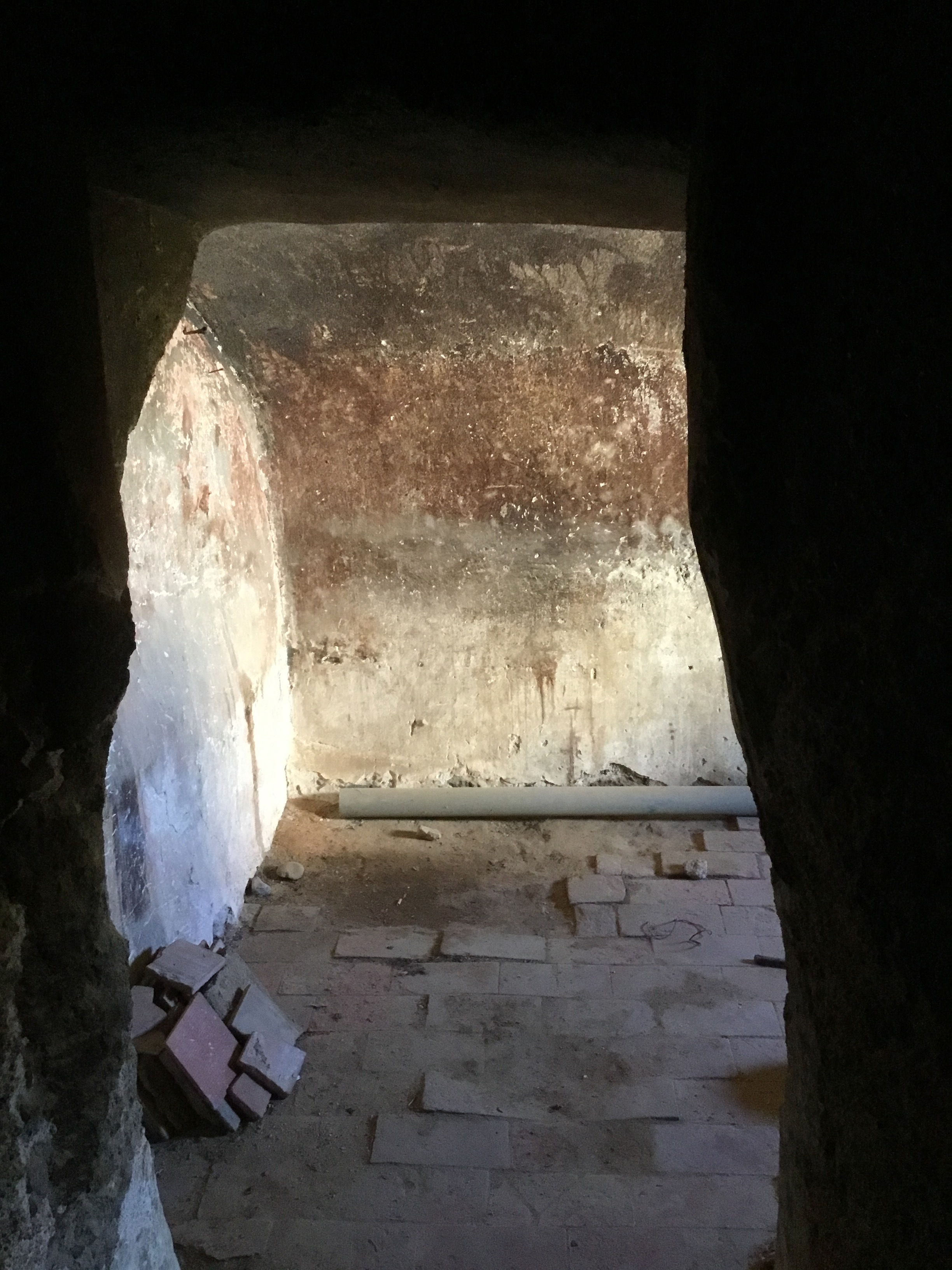 AVANT RESTAURATION : EMPLACEMENT DELA FUTURE DOUCHE ITALIENNE